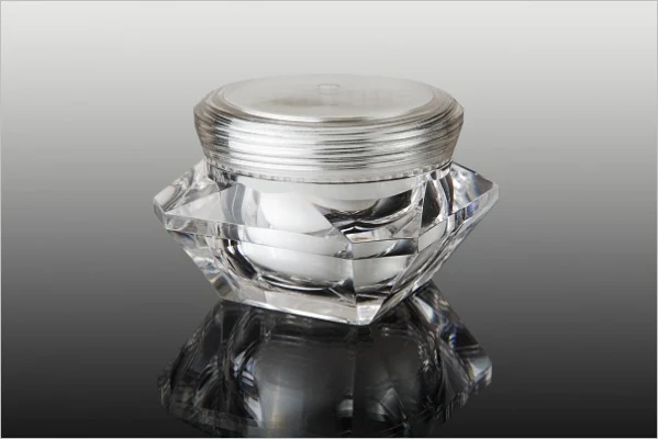 Sisäosallinen purkki 50 ml